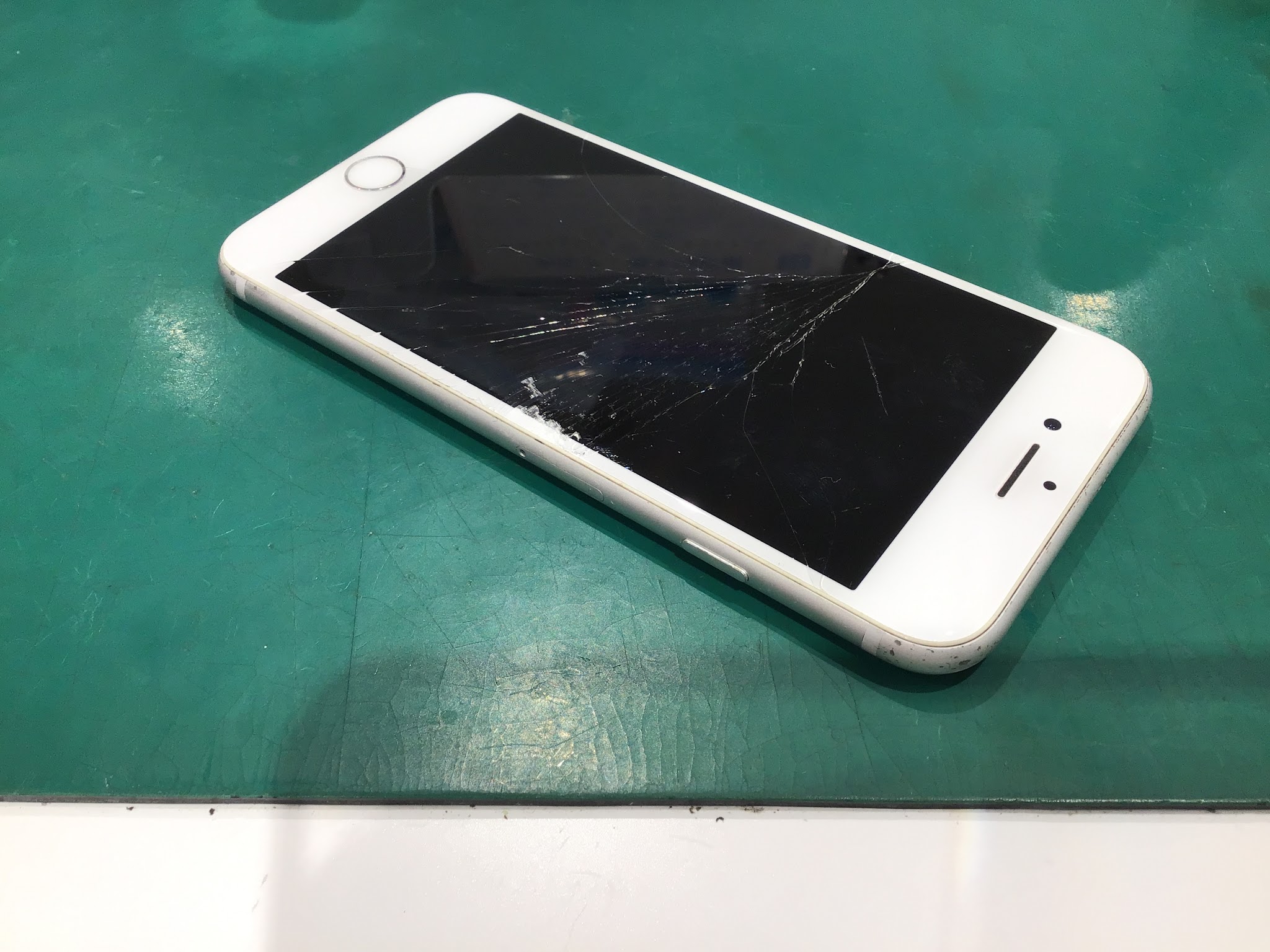 iPhone8の画面交換を承りました。【スマホ修理工房丸井錦糸町店】